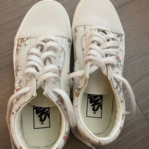 Flower Vans never worn too small size 6.5 women’s